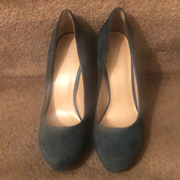 NINE WEST-PRETTY TEAL BLUE SUEDE HI HEEL W/COLORED STONES - Picture 4 of 12